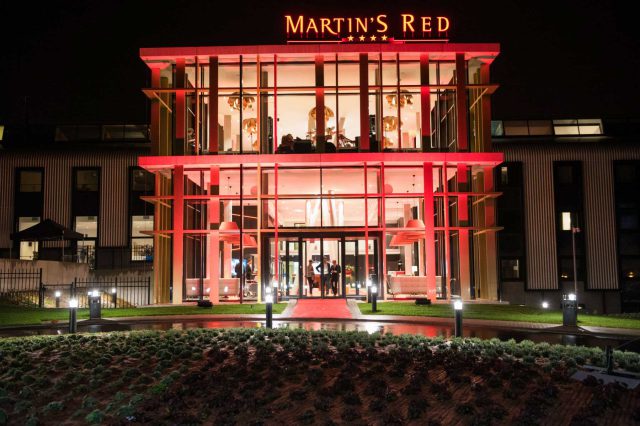 Martin's Red buitenaanzicht avond