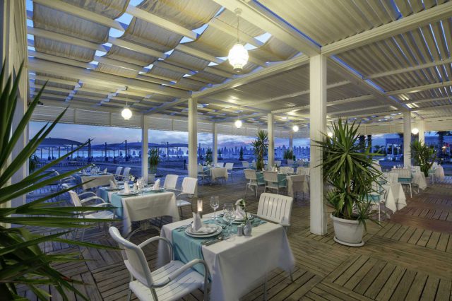 The Xanthe Resort & Spa beach bar restaurant