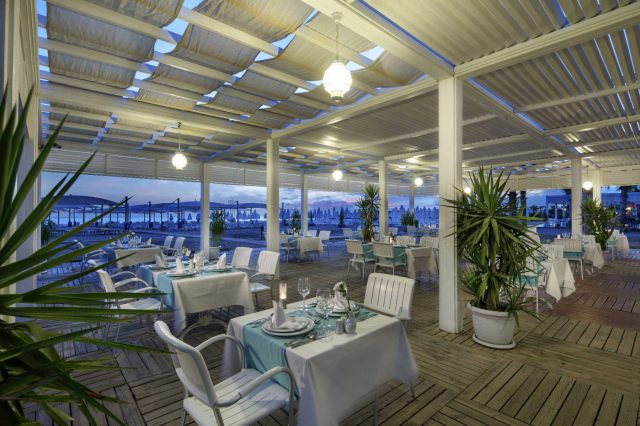 The Xanthe Resort & Spa beach bar restaurant